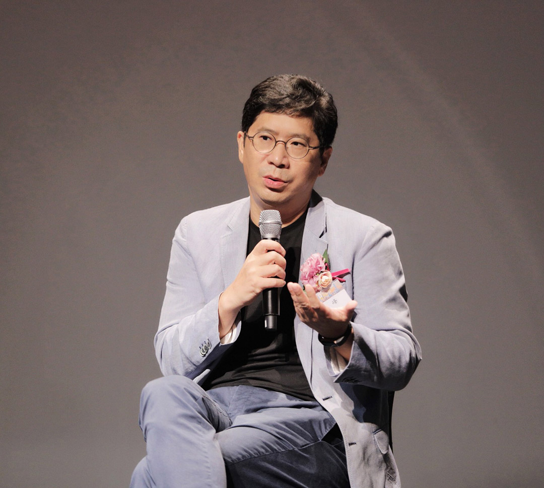 J&A杰恩設(shè)計(jì)董事長、總設(shè)計(jì)師姜峰先生參與“粵港澳大灣區(qū)設(shè)計(jì)生態(tài)圈”的圓桌論壇討論 J&A杰恩設(shè)計(jì)董事長、總設(shè)計(jì)師姜峰先生參與“粵港澳大灣區(qū)設(shè)計(jì)生態(tài)圈”的圓桌論壇討論