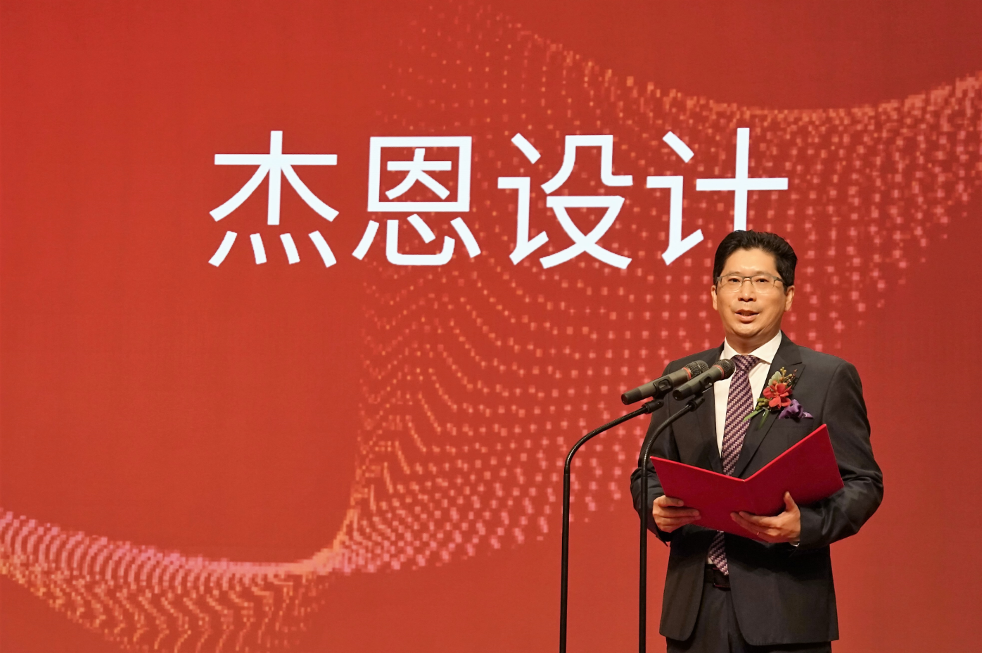 J&A杰恩設計作為中國第一家登陸A股市場的室內設計企業上市，董事長總設計師姜峰先生發言