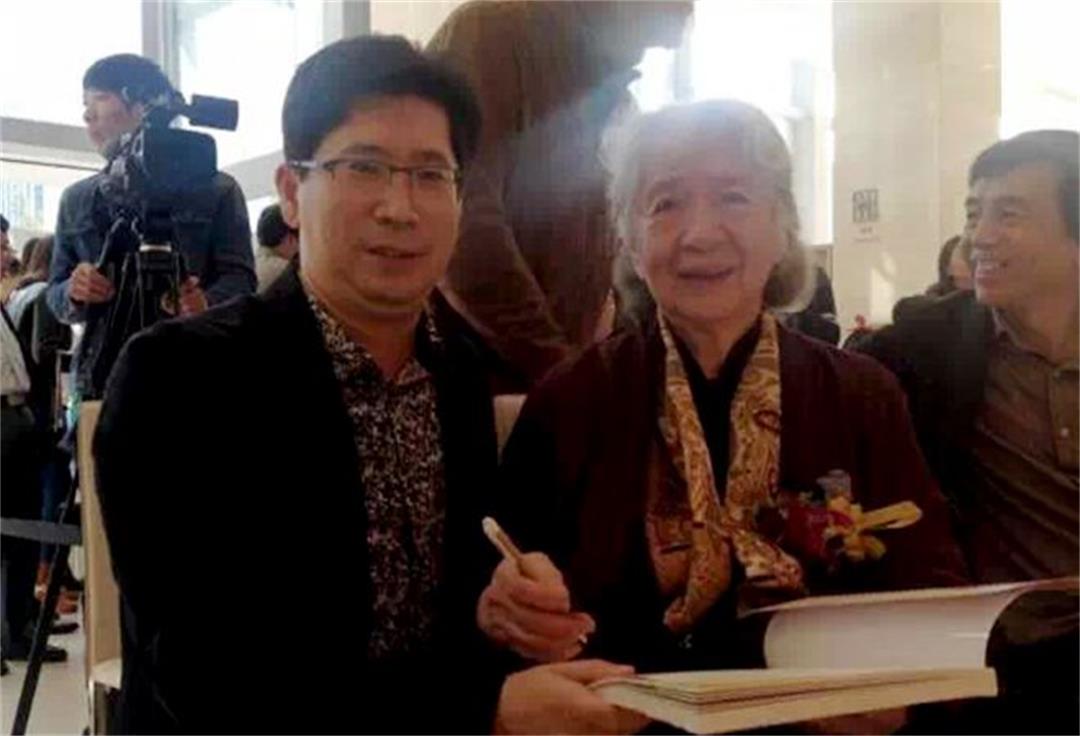 室內設計公司J&A總設計師姜峰先生應邀出席“花開敦煌——常沙娜圖案研究與應用展”開幕典禮