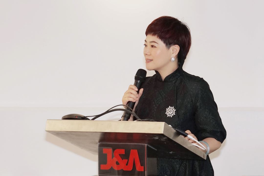 J&A杰恩設計董事、副總經(jīng)理冉曉鳳 J&A杰恩設計董事、副總經(jīng)理冉曉鳳