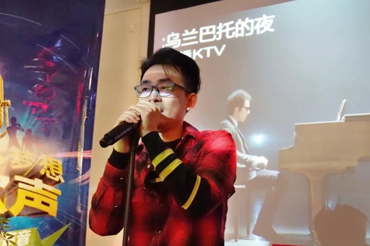 J&A杰恩設計新歌聲總決賽歌手演唱現場 J&A杰恩設計新歌聲總決賽歌手演唱現場