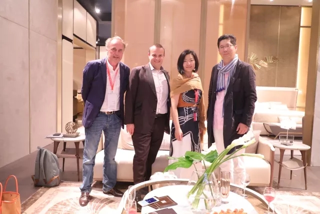 J&A杰恩設計董事長/總設計師-姜峰先生在2018米蘭國際家具展接受媒體采訪 J&A杰恩設計董事長/總設計師-姜峰先生在2018米蘭國際家具展接受媒體采訪