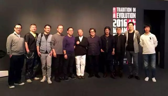 J&A杰恩設計總設計師姜峰先生(右二)攜《素月》綻放2016米蘭設計周 J&A杰恩設計總設計師姜峰先生(右二)攜《素月》綻放2016米蘭設計周
