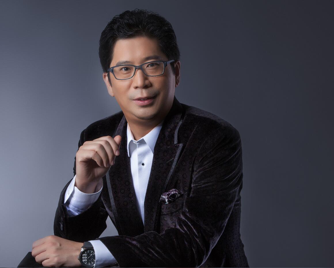 J&A杰恩設(shè)計(jì)董事長(zhǎng)/總設(shè)計(jì)師姜峰先生 J&A杰恩設(shè)計(jì)董事長(zhǎng)/總設(shè)計(jì)師姜峰先生