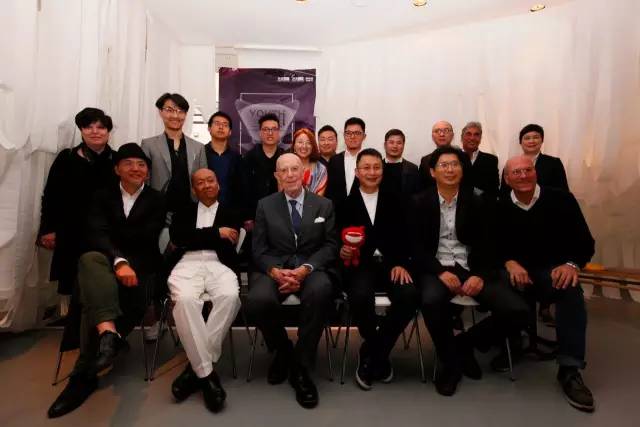 “青春未央”設計作品展合影 “青春未央”設計作品展合影